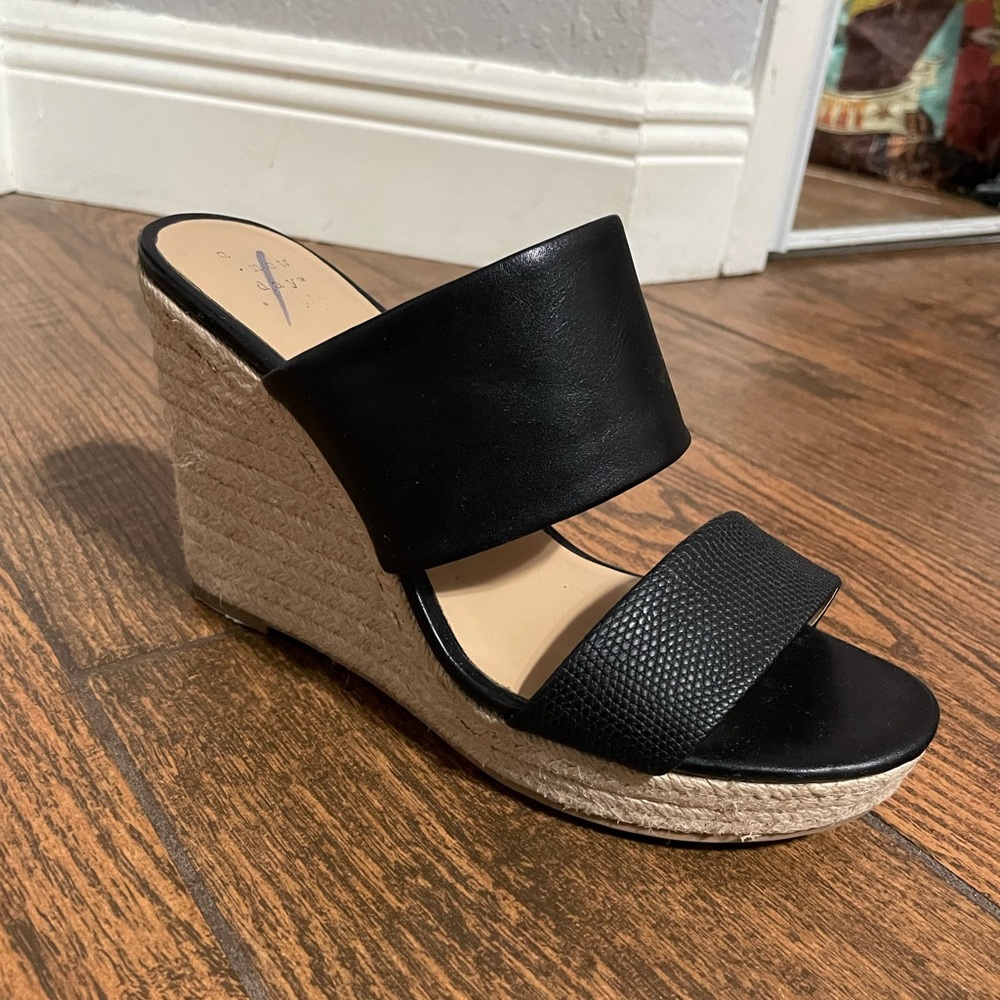 Black wedges
